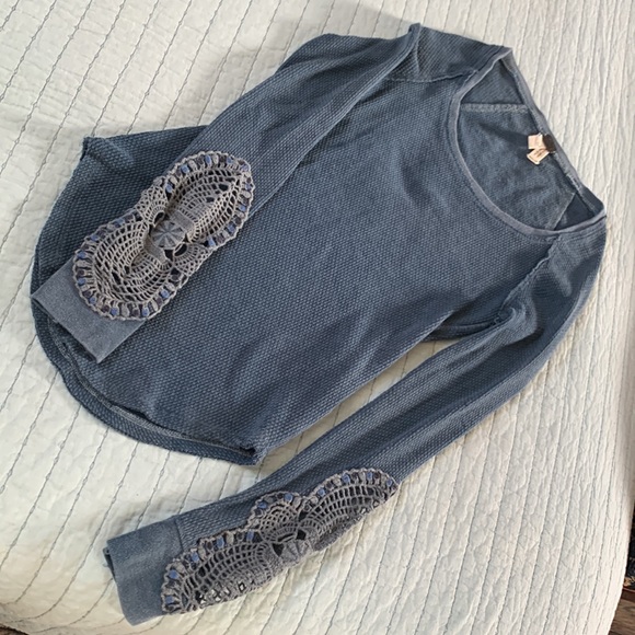 2 Long sleeve waffle knit fitted Tees. - Picture 5 of 9